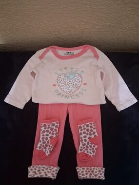 Darling Pink & Leopard Print Little Princess Two Piece Pant Set W Matching Socks
